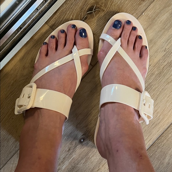 🛑 1 hour sale. Veronica Beard, size 8, off-white Sandals w/ Buckle, like new - Picture 2 of 11